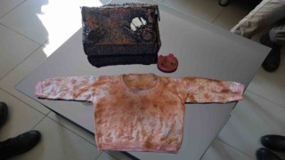 Depremzedeye ait olduğu düşünülen kanlı çocuk kıyafetinin sahibi aranıyor