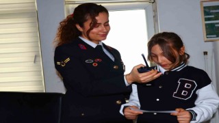 Edirnede jandarma temalı resim yarışmasında birinci olan öğrenciler ödüllerini aldı