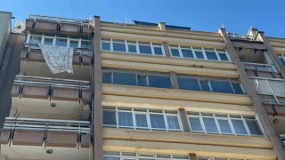 Elazığda yolda yürüyen vatandaş, saniyelerle ölümden döndü