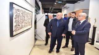 Emekli öğretmenin sergisi ilgi gördü