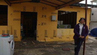 Enkaz altındaki insanları yaşatmak için mücadele veren sağlıkçı Havva, afetzede vatandaşların umudu oldu