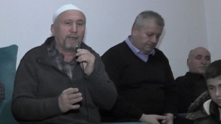 Enkazdan kurtulup Zonguldaka yerleşen aileden, depremde ölenleri andı