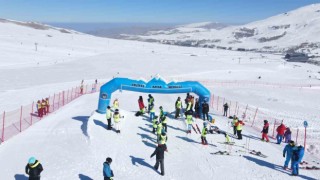 Erciyeste Diplomatik Kayak ve Snowboard Yarışı yapıldı