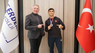 Erdem Koleji öğrencisi Balkan şampiyonu oldu
