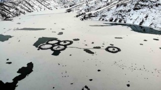 Erzincandaki Göyne Sulama Barajı buzla kaplandı