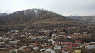 Erzincanın turistik vitrini Çağlayan, doğalgaz hizmetinden yararlanamıyor