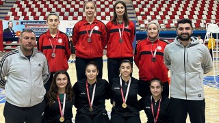 Erzincanlı badmintoncular Ağrıdan başarıyla döndüler