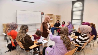 Esenyurtlu annelere “Anne Destek Programı” eğitimi veriliyor