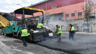 Esenyurtta cadde ve sokaklarda asfaltlama çalışmaları sürüyor