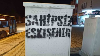 Eskişehirde elektrik panolarında sahipsiz Eskişehir yazısı çoğalıyor