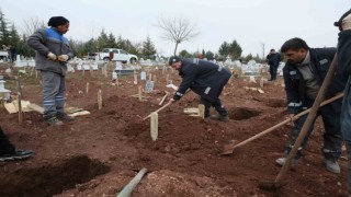 Eskişehirde şehir çöplüğünde ölü bulunan bebek defnedildi