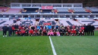 Eskişehirin emektar futbolcuları bir araya geldi