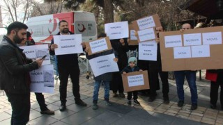 Ev verme vaadiyle vatandaşı dolandırdıkları iddia edilen sanıklar hakim karşısında