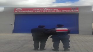 Evin penceresinden kaçarken jandarma yakaladı