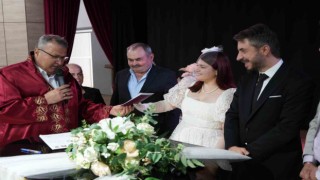 Evliliklerini taze tutmak için 29 Şubatı seçtiler
