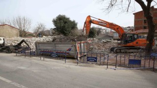 Eyüpsultanda Haliç Hospital binasının yıkımı tamamlandı