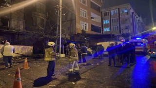 Eyüpsultanda kıraathanede çıkan yangında 6 katlı bina alev alev yandı