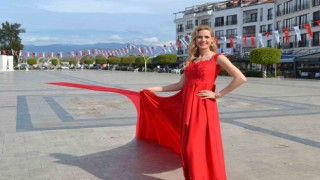 Fethiyede 100 metre uzunluğundaki gelinlik tanıtıldı