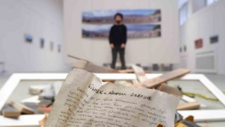 Fotoğraflarla depremin acı yüzünü anlattı