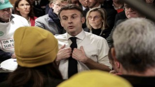 Fransız çiftçiler Macronun katıldığı tarım fuarını bastı