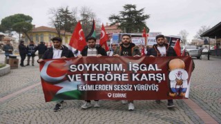 Gazzeye destek için bir araya gelen üniversite öğrencilerinden sessiz yürüyüş