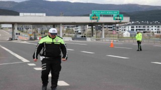 Göçmen kaçakçısı yakalandı, 5 yabancı uyruklu sınır dışı edildi