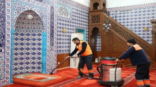 Gölbaşındaki camiler gül suyuyla yıkandı