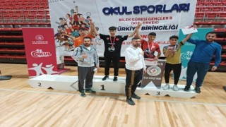 Güroymaklı öğrenci bilek güreşinde Türkiye ikincisi oldu