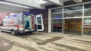 Hafif ticari araç motosiklete çarptı: 1 yaralı