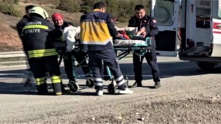 Hafif ticari araç takla attı: 3ü ağır 6 yaralı