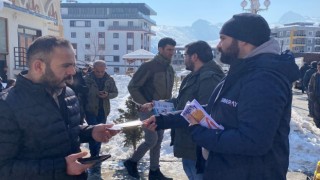 Hakkari polisi Siberay bilgilendirme broşürü dağıttı