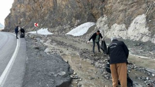Hakkari şehir girişi çöplerden arındırıldı