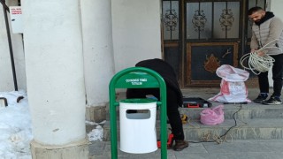 Hakkarinin dört bir yanına çöp kovası yerleştirildi