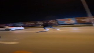 Hayali motosikleti ile otomobil solladı, canını böyle hiçe saydı