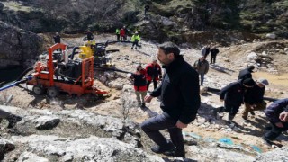 İliçte vadiden akan suyun yığına karışmaması için tahliye işlemi devam ediyor