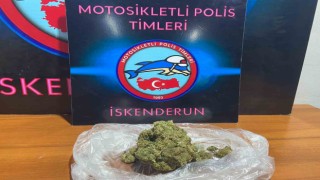 İskenderunda 200 gram esrar bulunduran şüpheli yakalandı