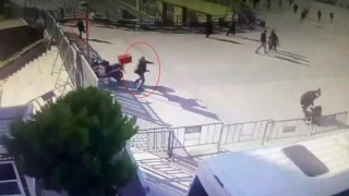 İstanbul Adalet Sarayı önünde silahlı saldırı girişimi: 3ü polis 6 yaralı, 2 saldırgan etkisiz hale getirildi