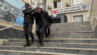 İstanbulda 5 ayrı hırsızlık olayının şüphelileri, çaldıklarını valize koydu