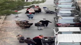 İstanbulda “bina kötü kokuyor” tepkisi meydan kavgasına dönüştü: Ortalık karıştı, çocuğun kaşı patladı