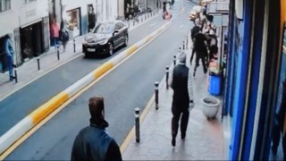 İstanbulda park kavgası cinayeti kamerada: Kafa atıp, kurşun yağdırdı