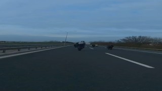 İstanbulda plakasız motosiklet sürücülerinin trafiği tehlikeye düşürdüğü anlar kamerada