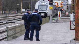 İsveçte yük treni yayalara çarptı: 3 ölü