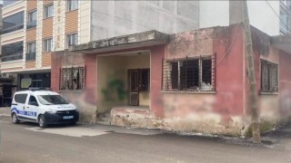İzmirde bir genç metruk evde ölü bulundu
