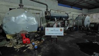İzmirde kaçakçılara baskın: 11 bin litre kaçak akaryakıt ele geçirildi
