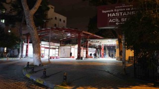 İzmirde motosiklet sürücüsünün ölümden döndüğü kaza kamerada