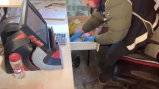 İzmirde tefecilerin adreslerine baskın, tapu, senet ve ruhsatsız silahlar ele geçirildi