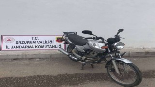 Jandarma motosiklet hırsızlarını yakaladı