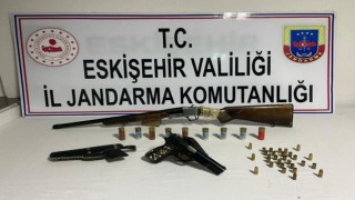 Jandarma operasyonlarında çok sayıda silah ve tarihi eser ele geçirildi