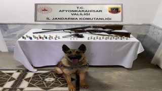 Jandarma yaptığı baskında 3 ruhsatsız silah ele geçirdi