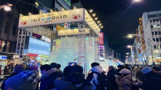 Japonyadaki kar festivali görsel şölen oluşturdu
